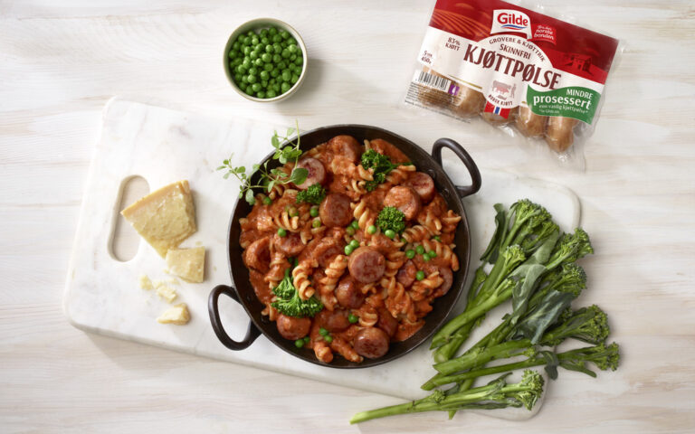 Gilde Mindre Prosessert Skinnfri Kjottpolse pastagryte med fusilli erter og brokkoli no038582