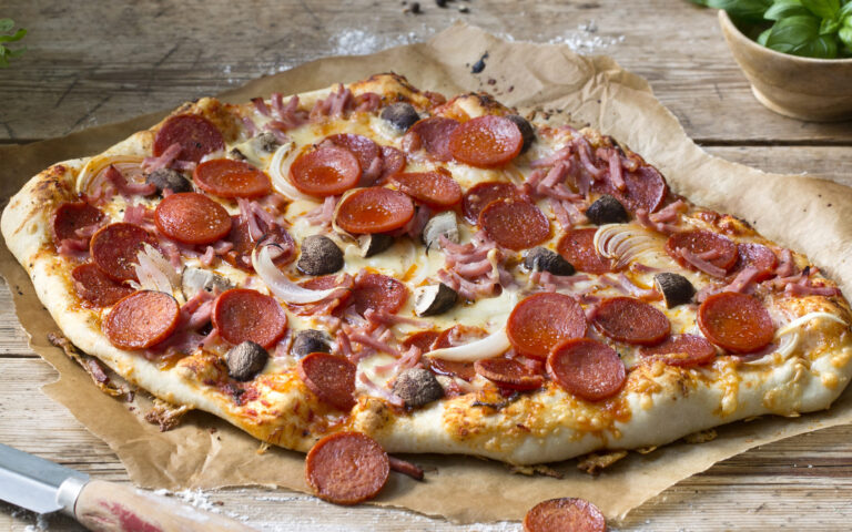 Pepperoni skinke pizza 44738 1 1