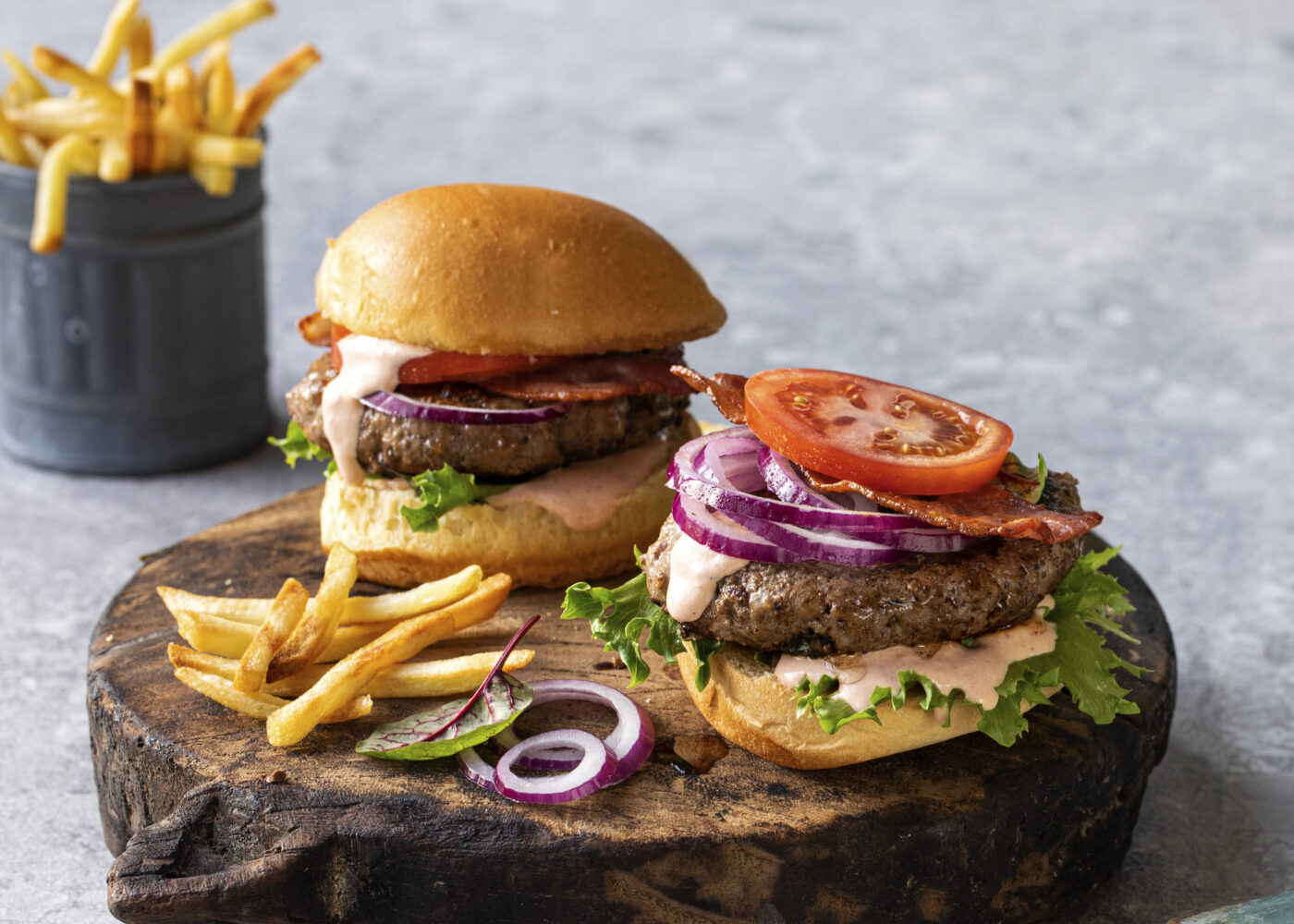 Homestyle burger med fries