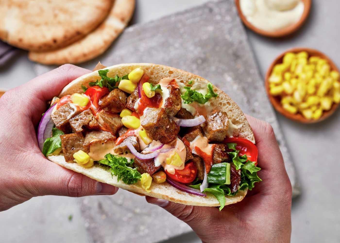 Slik lager du kebab i pitabrød