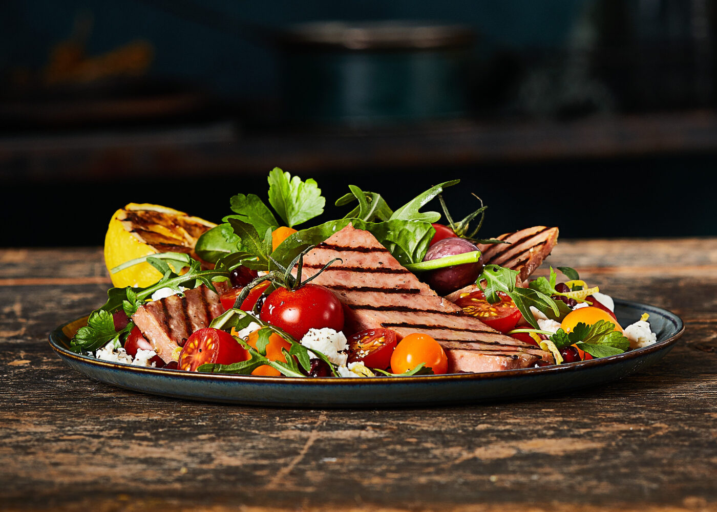 Bog med tomatsalat