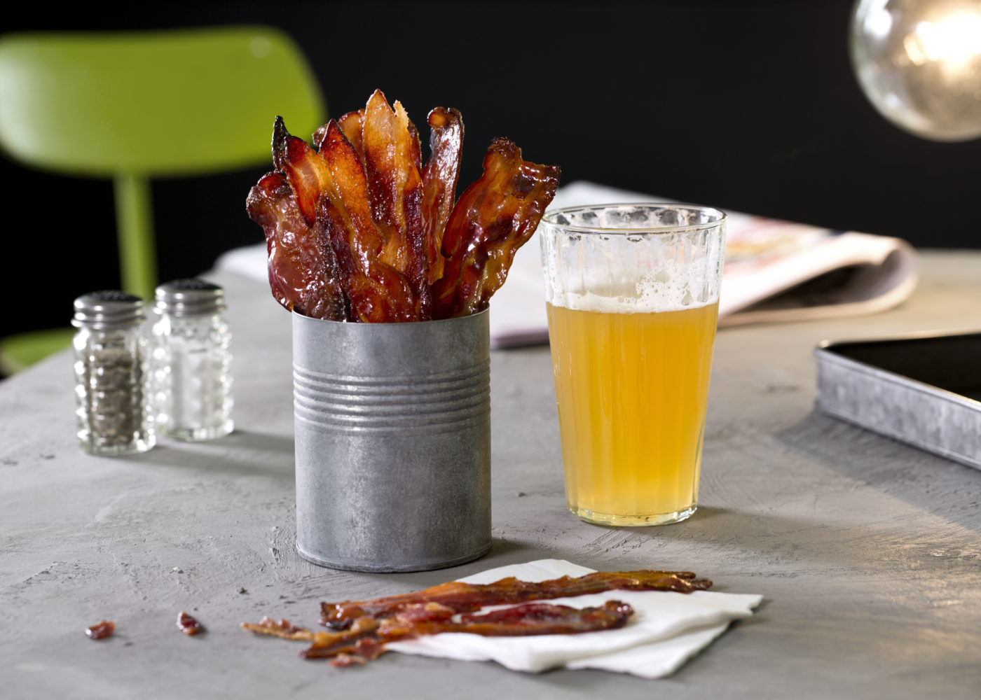 Bacon anrettet på bord
