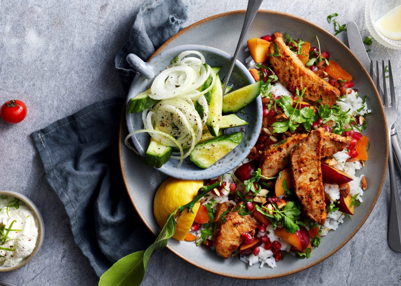 Svin ytrefilet med ris, salat og yoghurtdressing