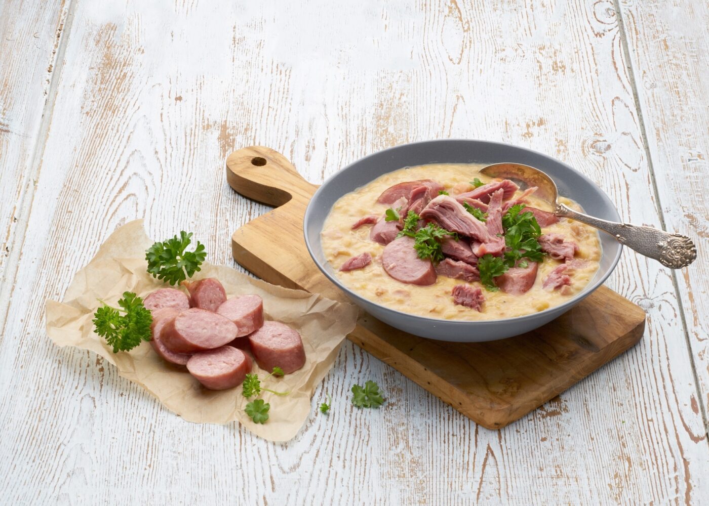 Ertesuppe med svineknoke