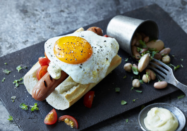 Gilde grillpølse med fransk tilbehør