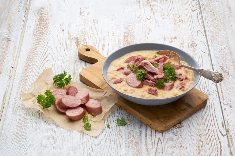 Ertesuppe med svineknoke